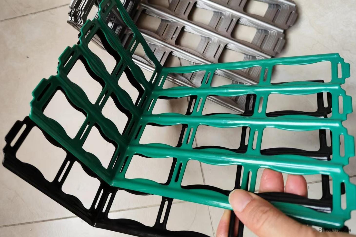 Plastic Powder Coat For L Shape Fence Supermarket Shelf Divider 